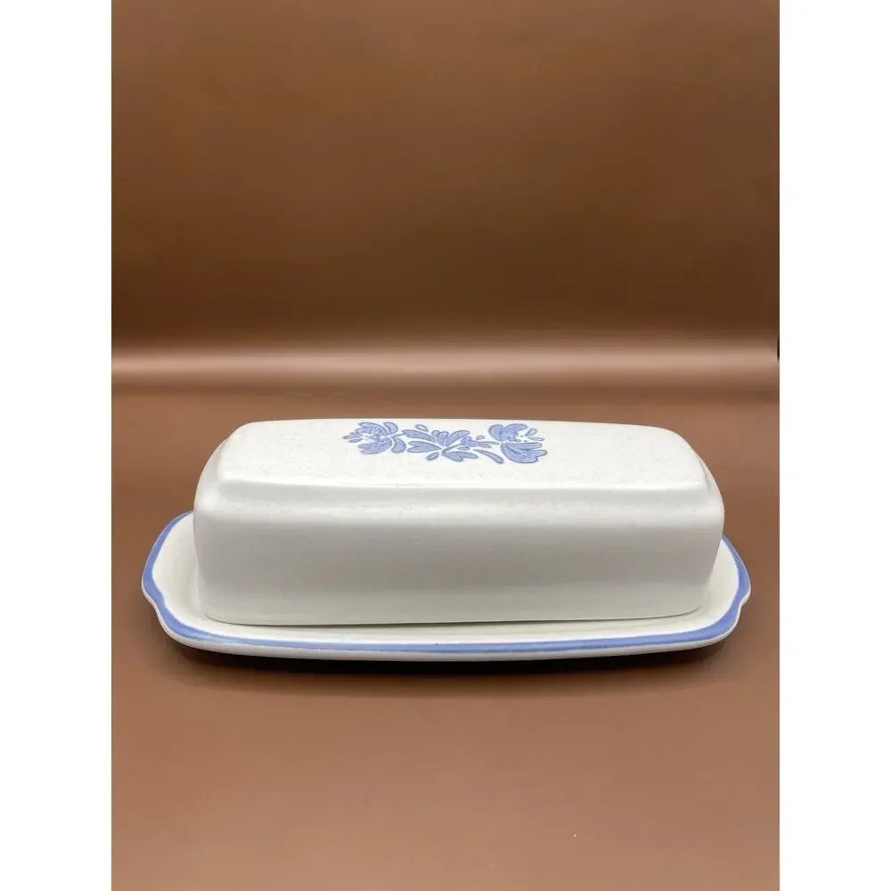 Pfaltzgraff Stoneware Yorktowne 1/4# Covered Butter Dish Made in USA Retired